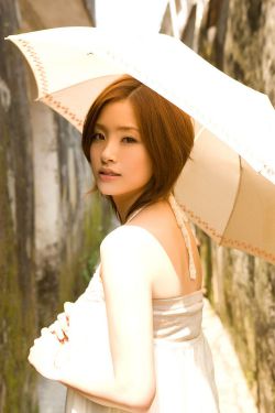 不扣钮的女孩 下载