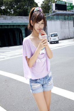 什么都没有穿的美女